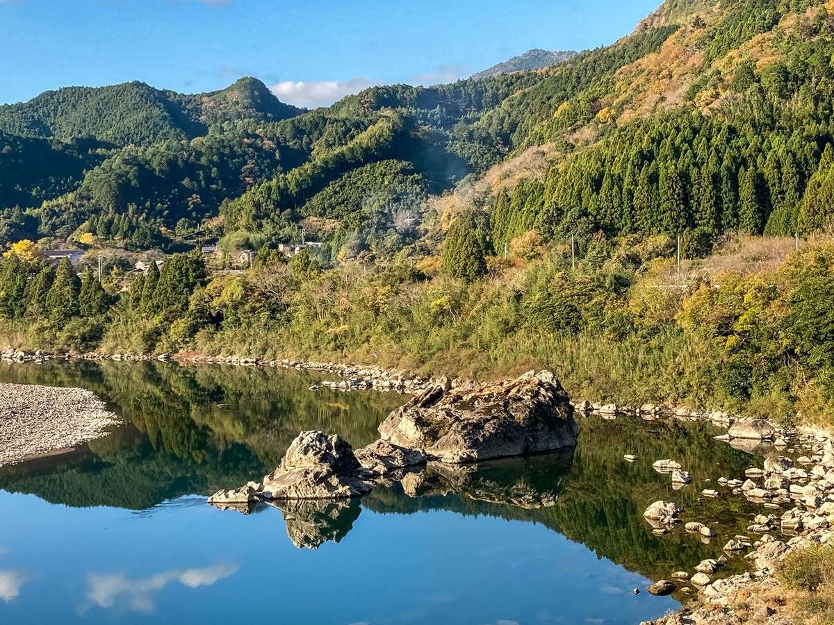 剣山の麓から流れる那珂川の大自然
