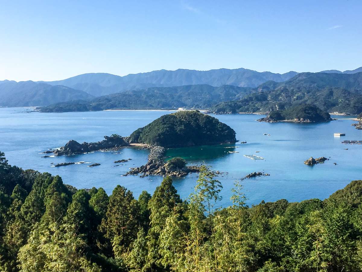 The View of Kuzushima and Kochi Prefecture from near the summit of Takegashima