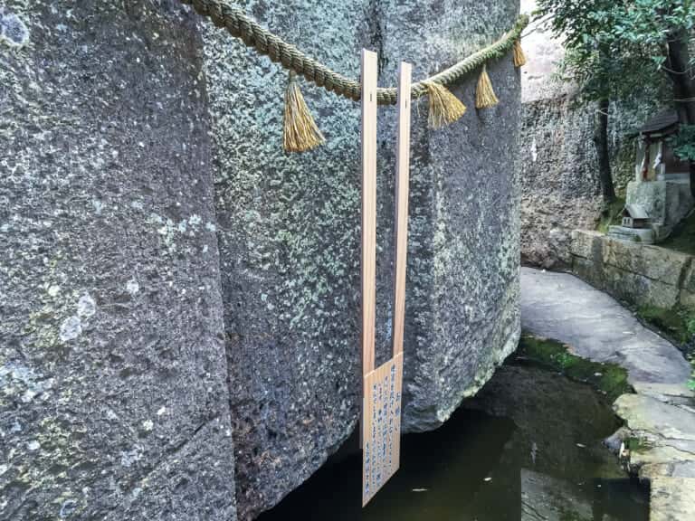 生石神社 石の宝殿