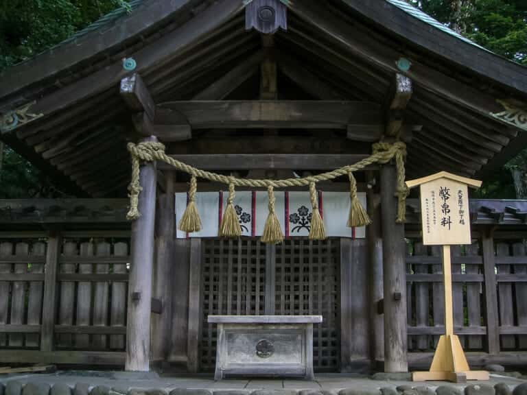 諏訪大社　上社前宮本殿