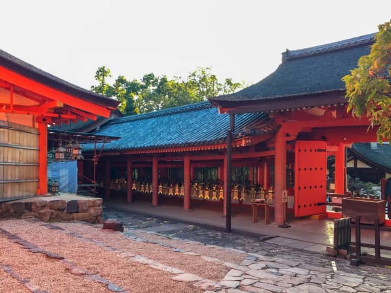 春日大社の中門を後に藤浪之屋に向かう