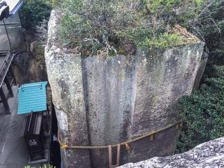 生石神社 石の宝殿