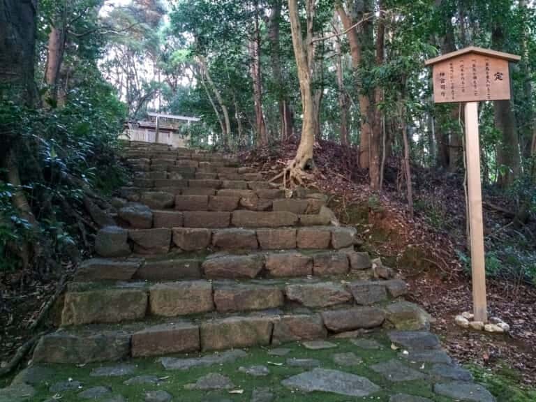 宇治山田神社に至る参道 (奈尾之根宮比定地)
