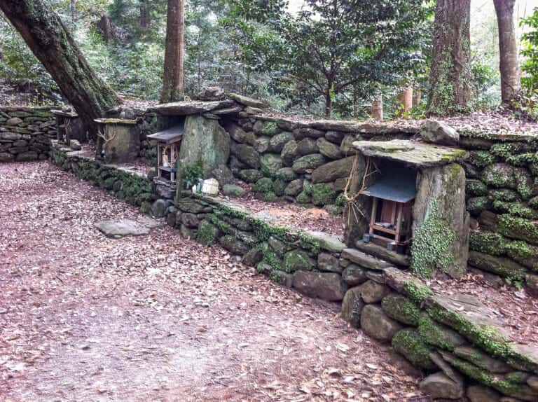 神明神社　境内