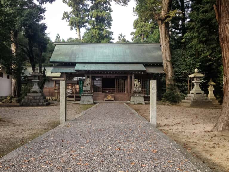 神戸神社 拝殿 (穴穂宮比定地)