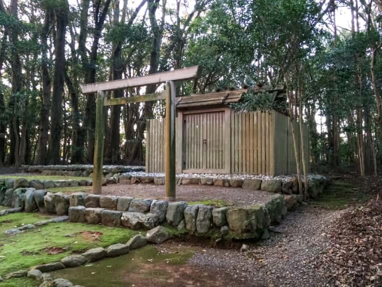 宇治山田神社の厳かな境内 (奈尾之根宮比定地)