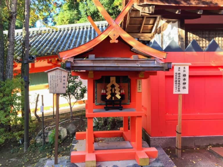 春日大社境内にある椿本神社