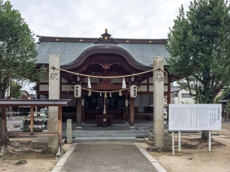 伊勢神社 拝殿 (名方浜宮比定地)