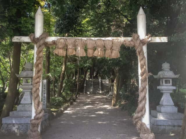 神山神社 参道 (飯野高宮比定地)