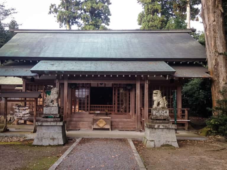 神戸神社 拝殿 (穴穂宮比定地)
