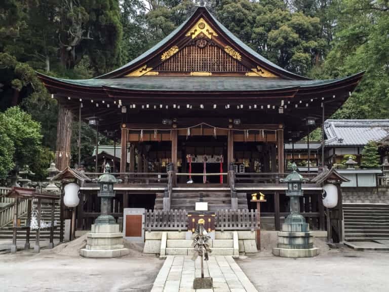 日牟禮八幡宮 拝殿