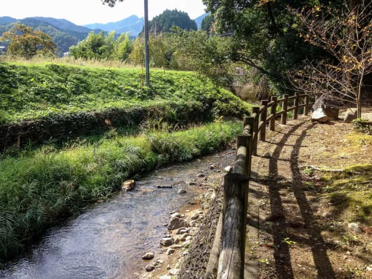 阿紀神社そばを流れる宇田川支流 (宇多秋宮比定地)