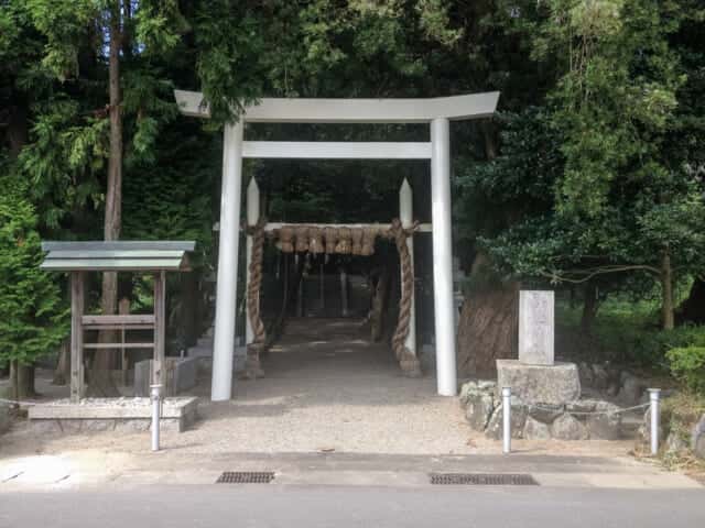 神山神社 (飯野高宮比定地)