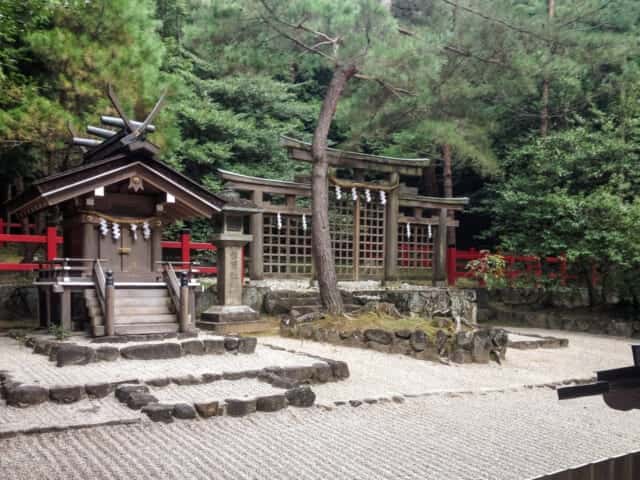 檜原神社 境内　 (笠縫邑比定地)