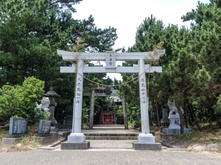 奈多宮神社　鳥居と参道