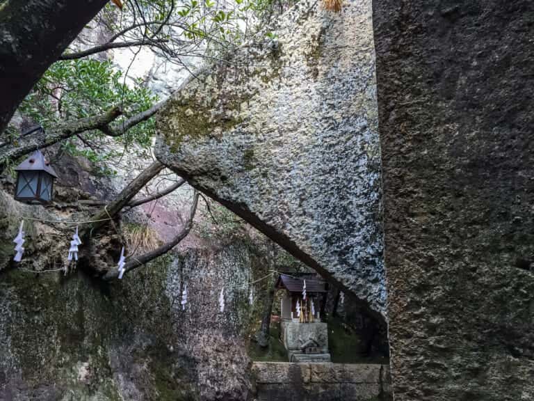 生石神社 石の宝殿