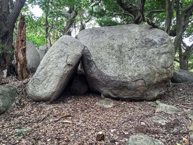 舟木石上神社巨石群