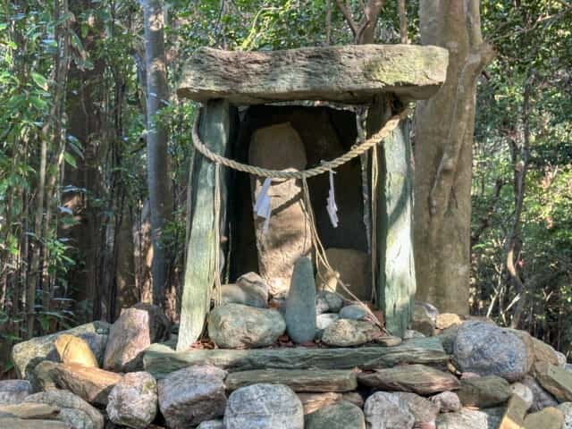 八倉比賣神社 磐座