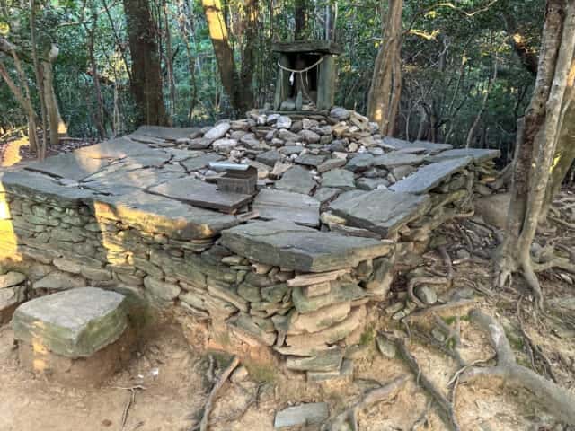 八倉比賣神社 磐座