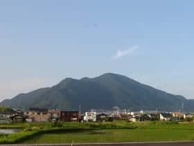 足立山