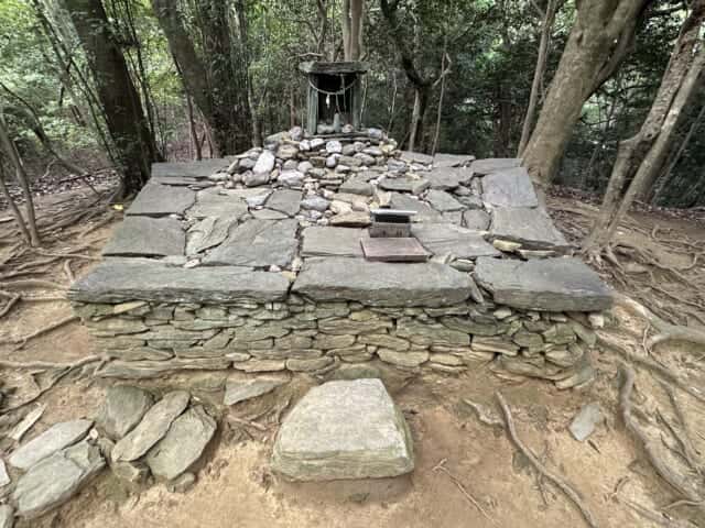八倉比賣神社奥の院　磐座