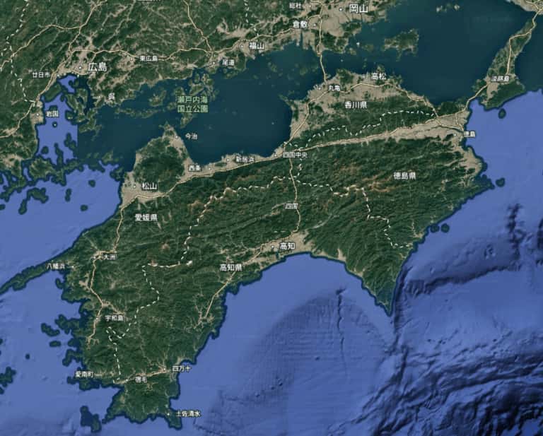 標高の高い山々で埋め尽くされた四国の地勢