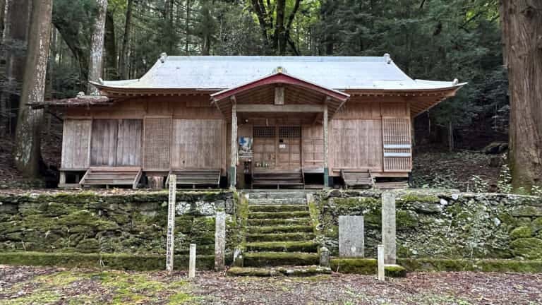 八幡神社(栗枝渡神社)の本殿
