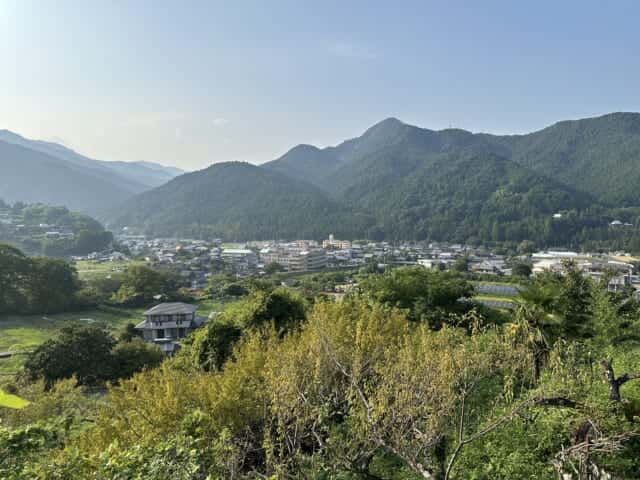 今日大きな町に発展した神山町