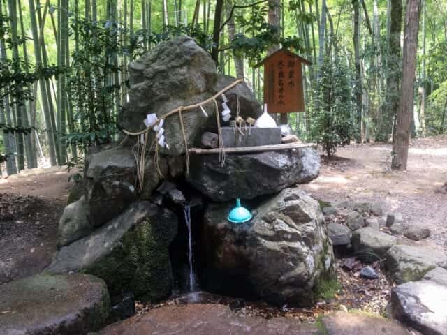 真名井神社内にある「天の真名井の水」
