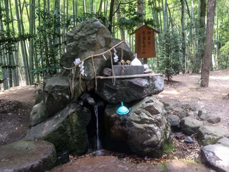 真名井神社内にある「天の真名井の水」