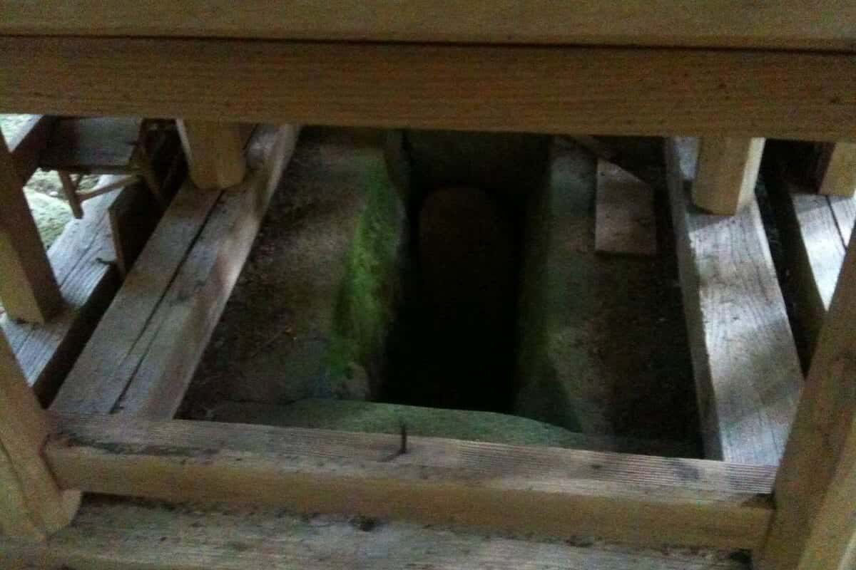 守屋神社　拝殿宝蔵